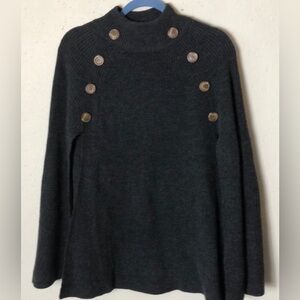 Linda anderson GRAY sweater cape shaw button accents Poncho One Size